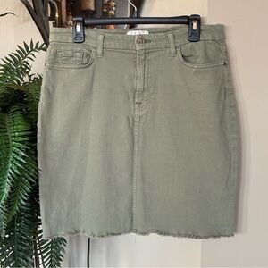 7 for All Mankind Jen7 Green Demin Jean Skirt 5-Pocket Raw Hem Frayed Casual